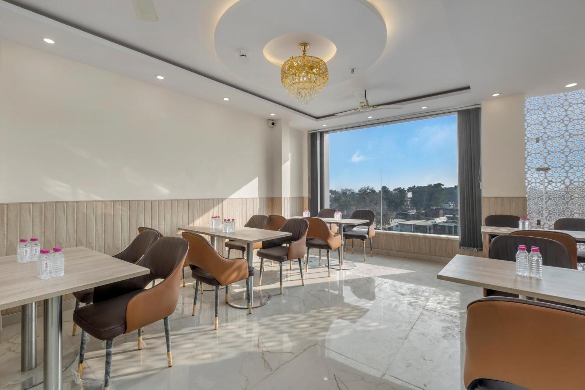 Hotel Sudarshan Ayodhya Екстериор снимка
