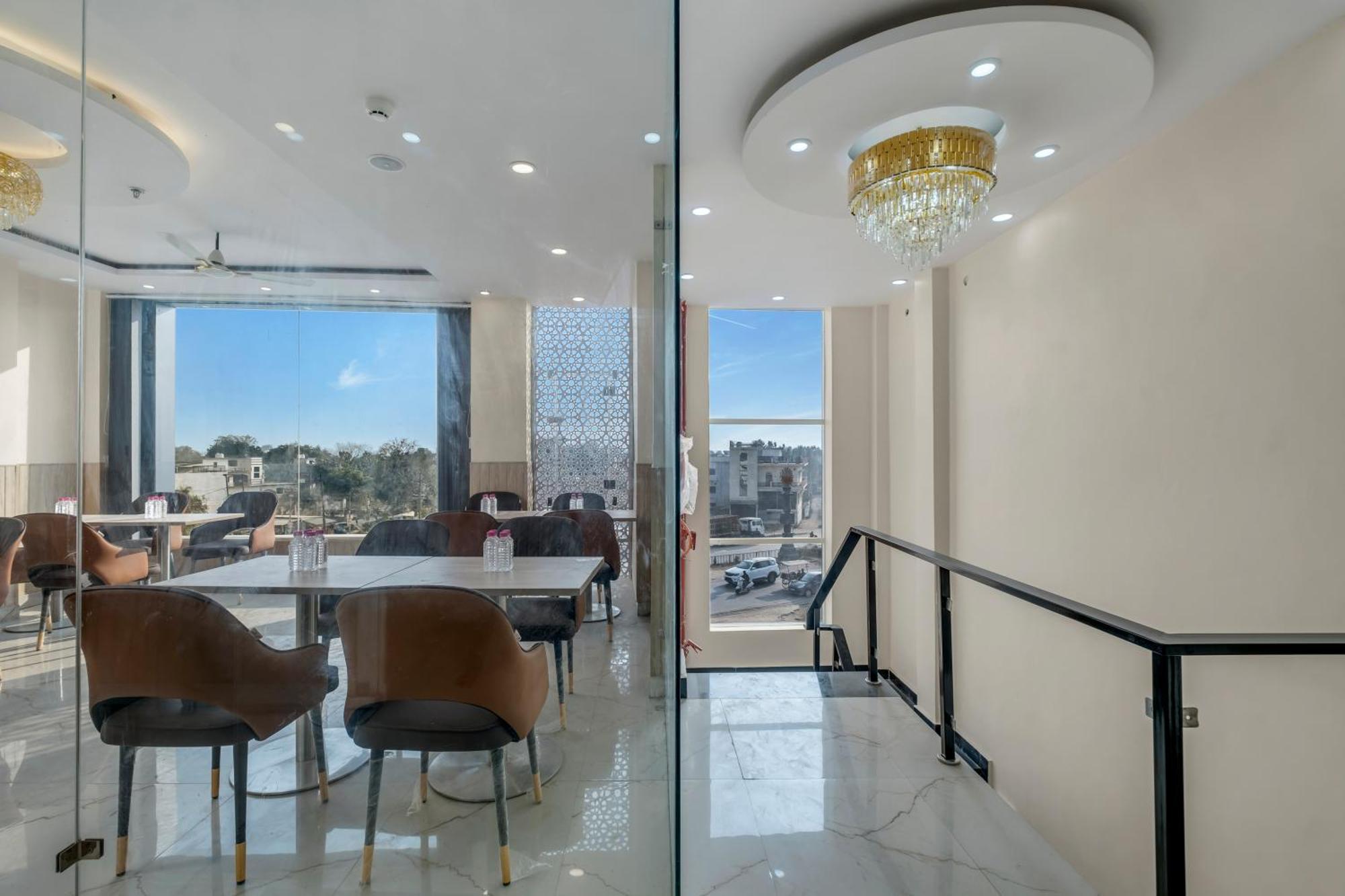 Hotel Sudarshan Ayodhya Екстериор снимка