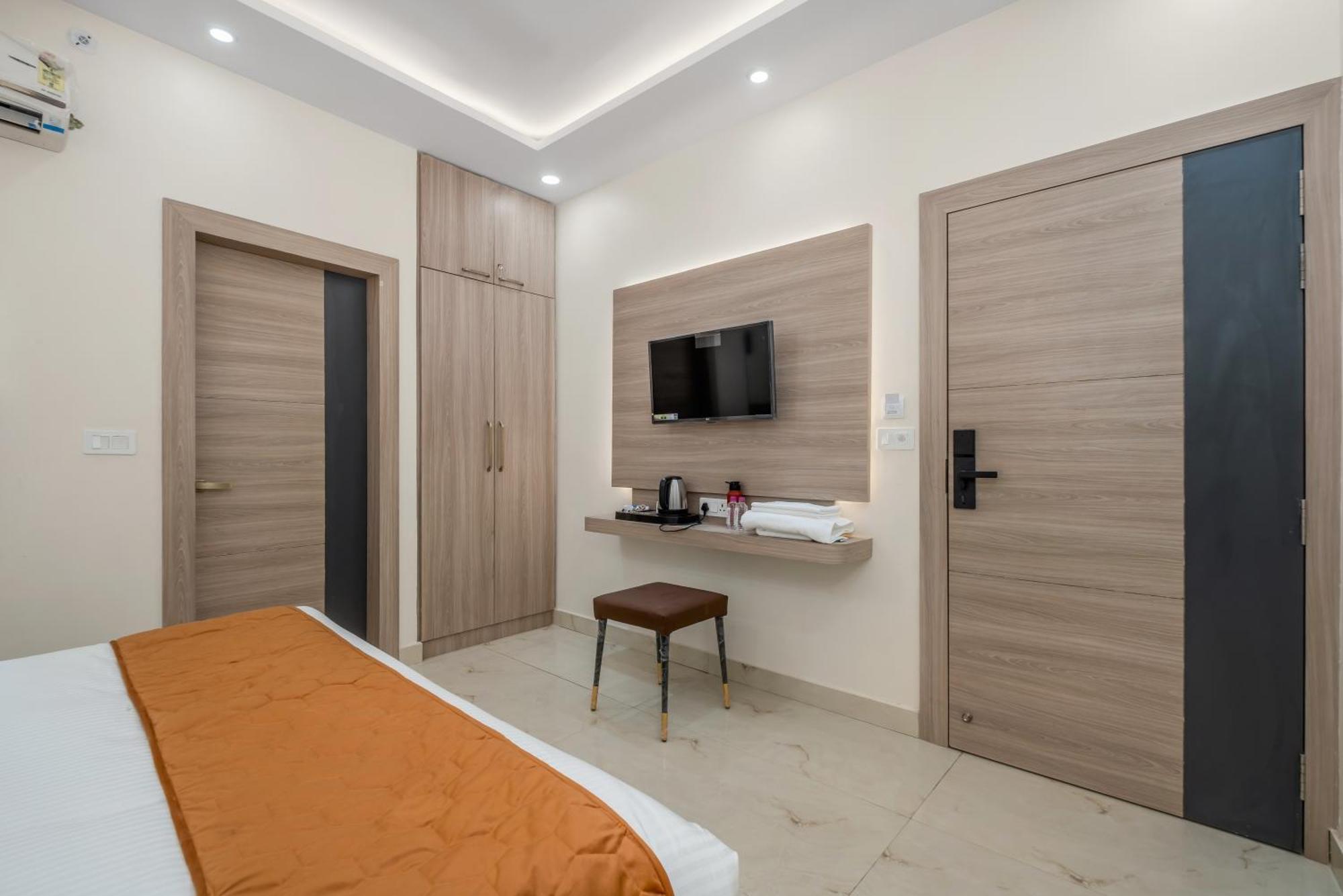 Hotel Sudarshan Ayodhya Екстериор снимка