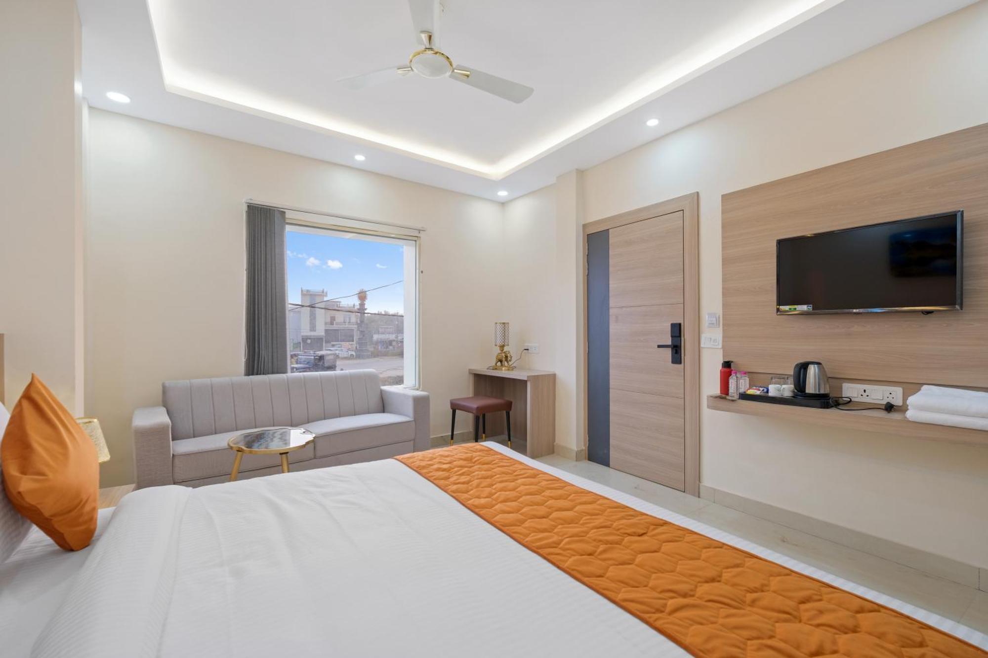 Hotel Sudarshan Ayodhya Екстериор снимка