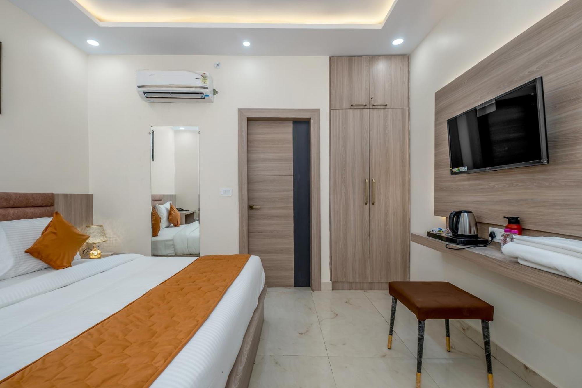 Hotel Sudarshan Ayodhya Екстериор снимка