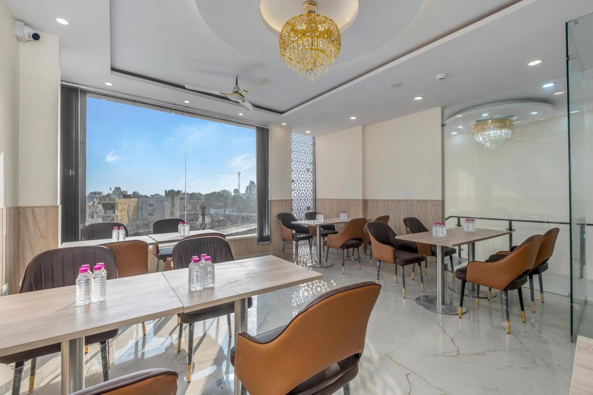 Hotel Sudarshan Ayodhya Екстериор снимка