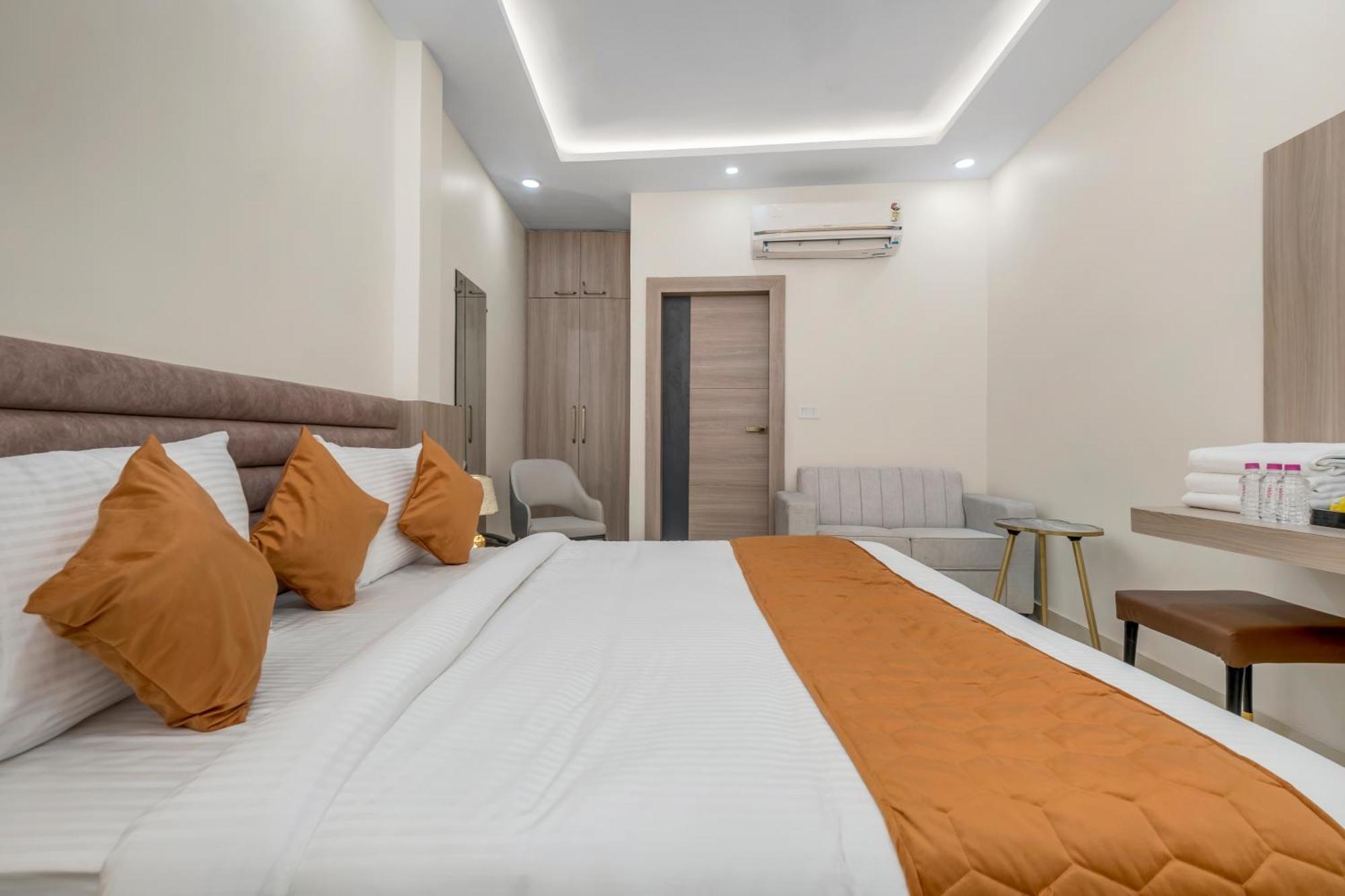 Hotel Sudarshan Ayodhya Екстериор снимка