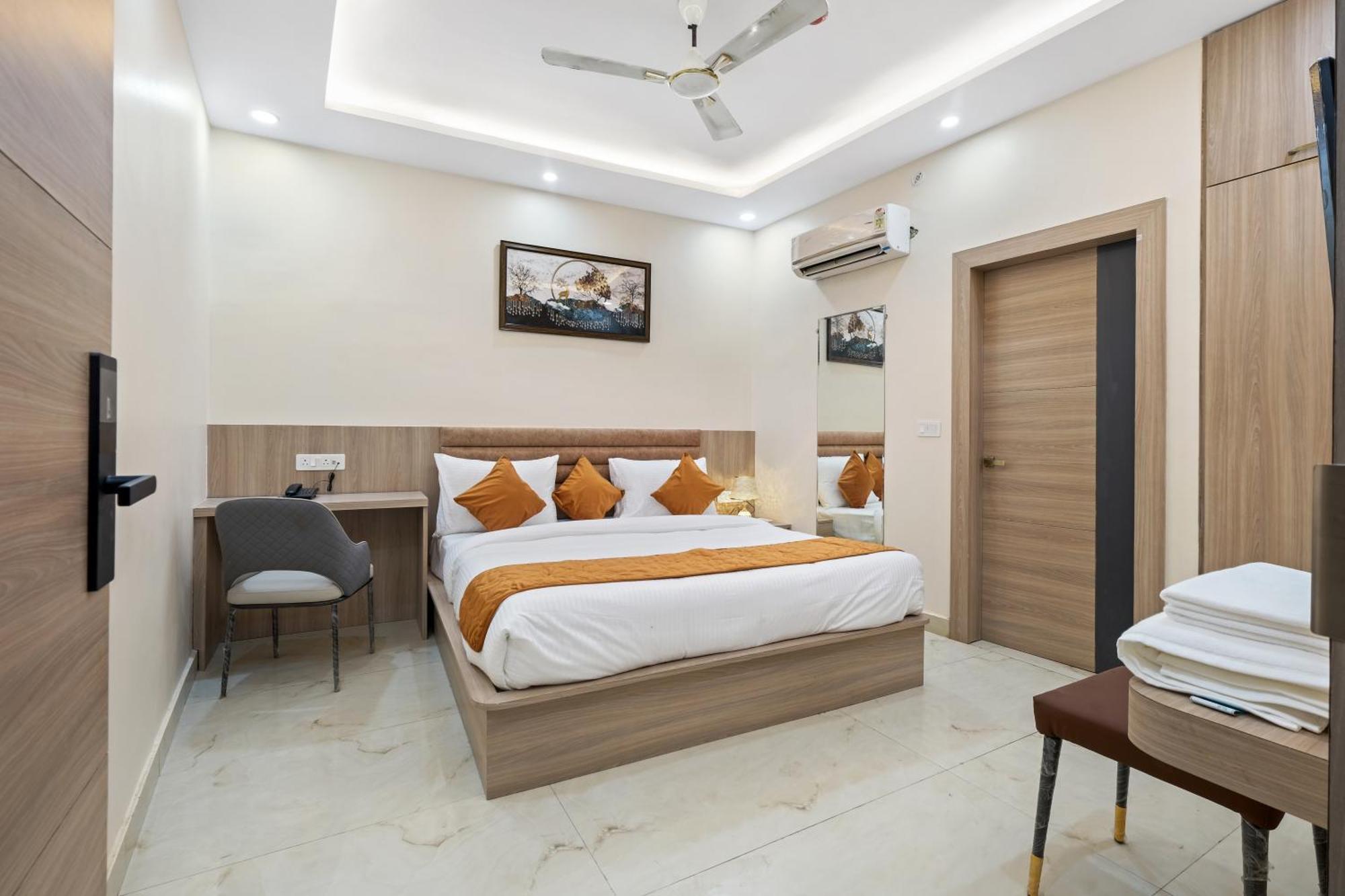 Hotel Sudarshan Ayodhya Екстериор снимка