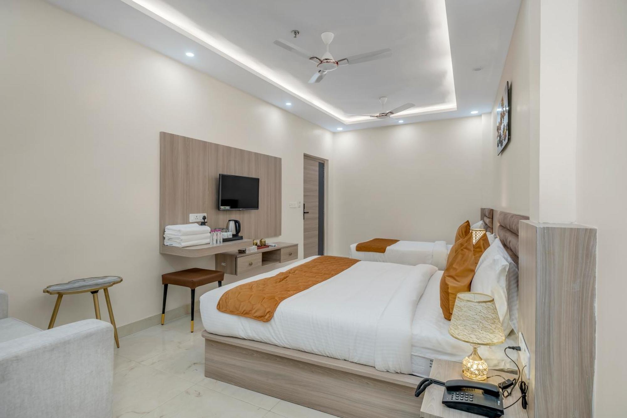 Hotel Sudarshan Ayodhya Екстериор снимка