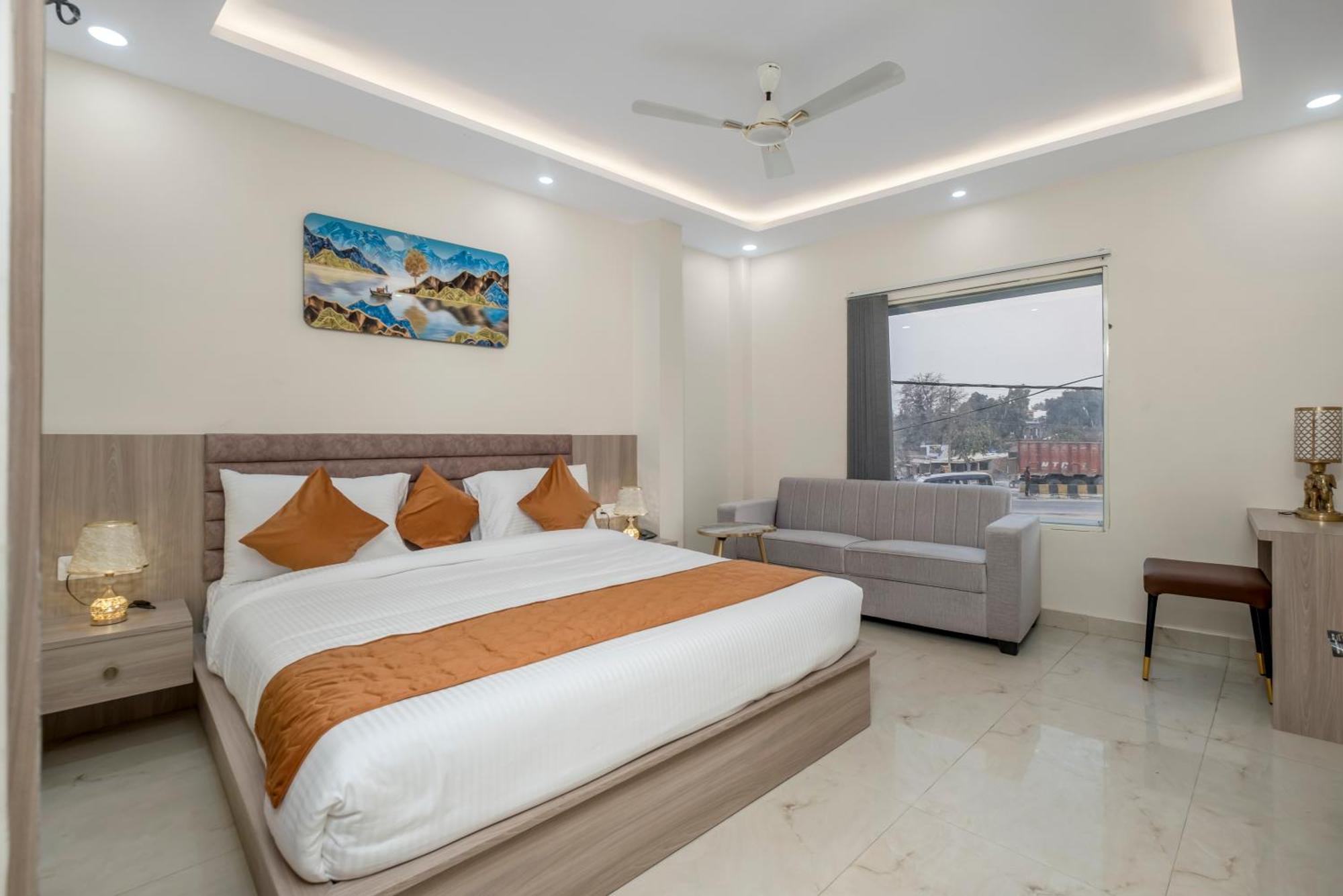 Hotel Sudarshan Ayodhya Екстериор снимка